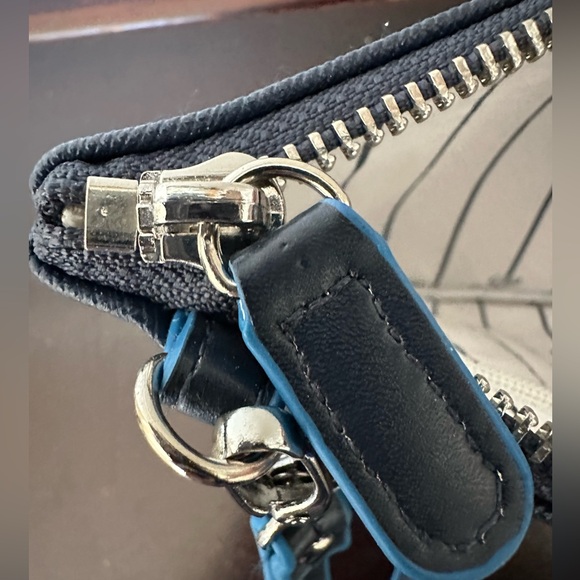 Brighton Lovely Blue Heart Pouch/Wristlet NWOT - Picture 5 of 5